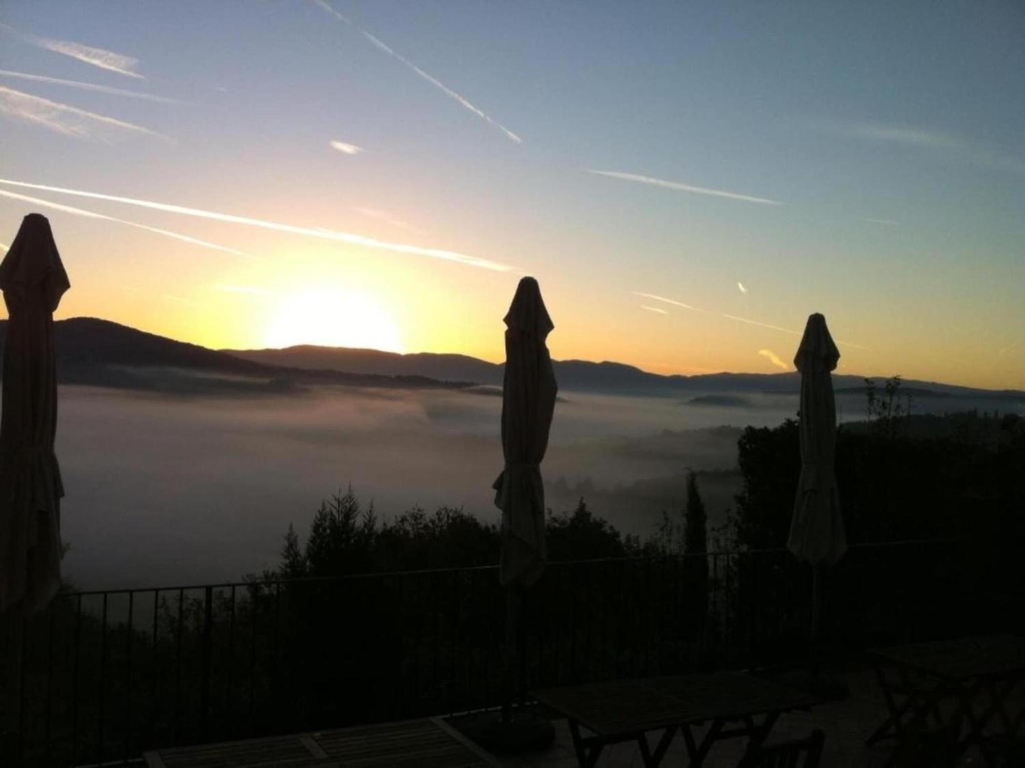 Lovely Holiday Home In Montefiridolfi With Hill View Eksteriør bilde